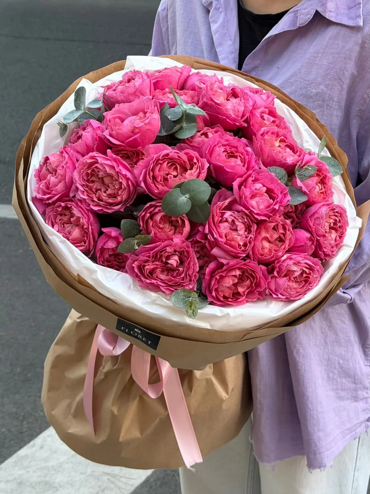 Моно букет из кустовых роз Juliett Cerise