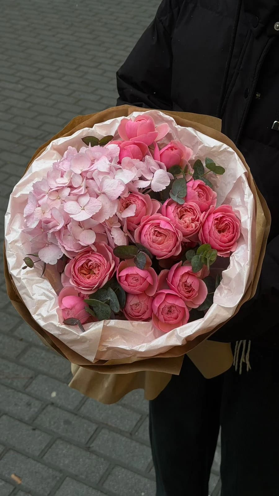 Букет из Розовой Гортензии и кустовых роз Pink Silva
