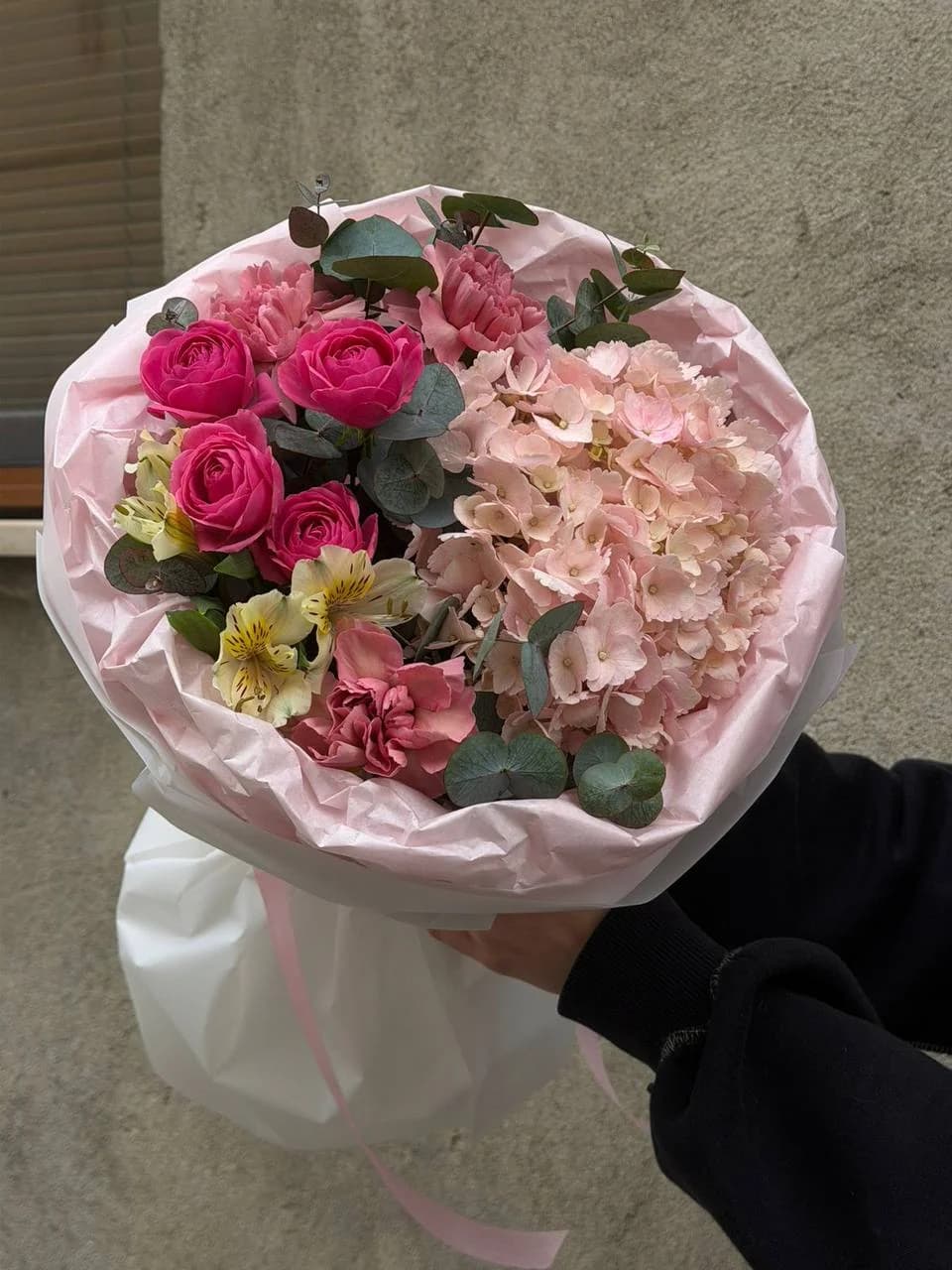 Микс букет из кустовой розы Giselle, Гортензии, Carnation и Альстромерии