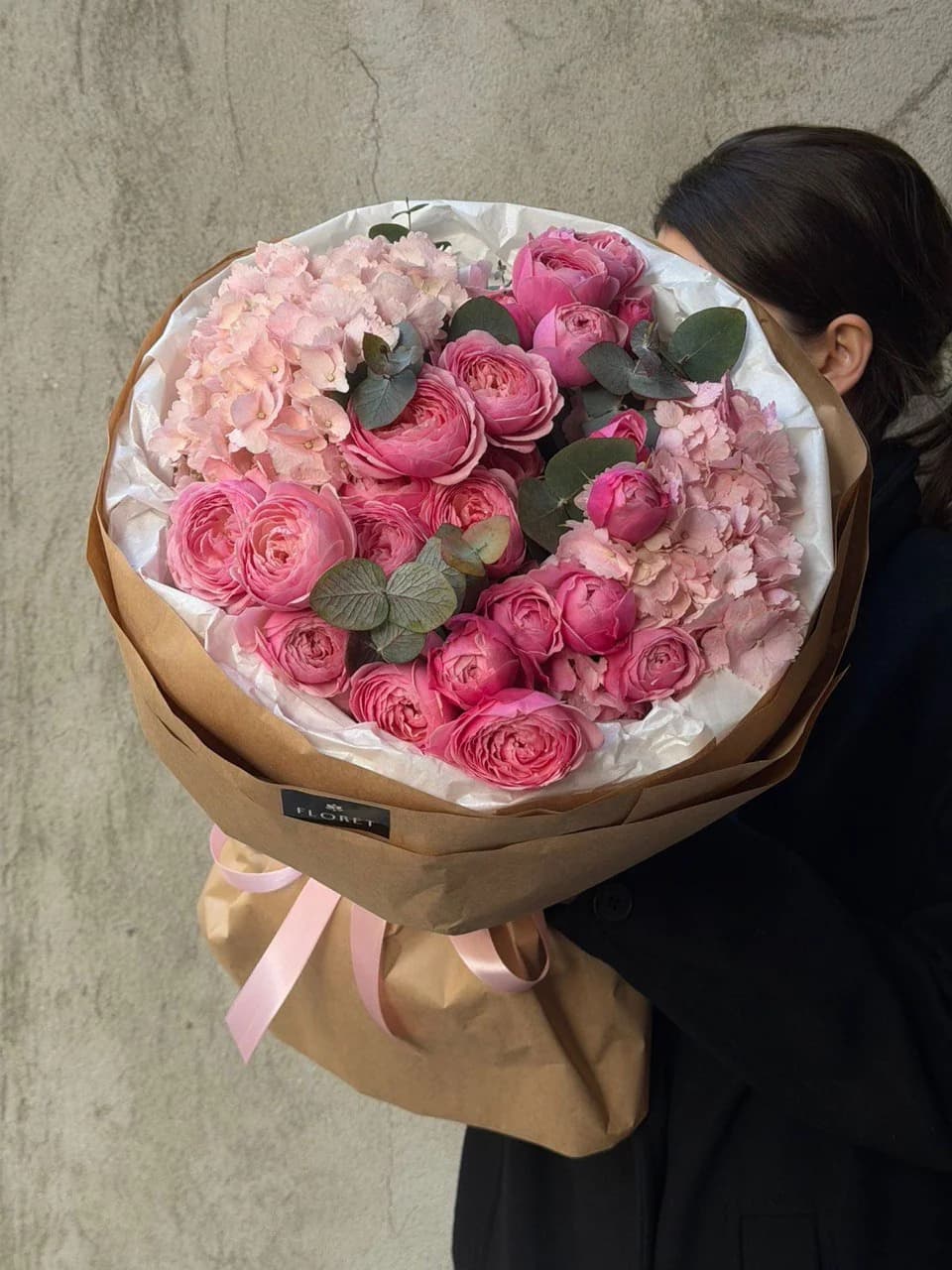 Букет из кустовых роз Pink Silva и Розовых Гортензий