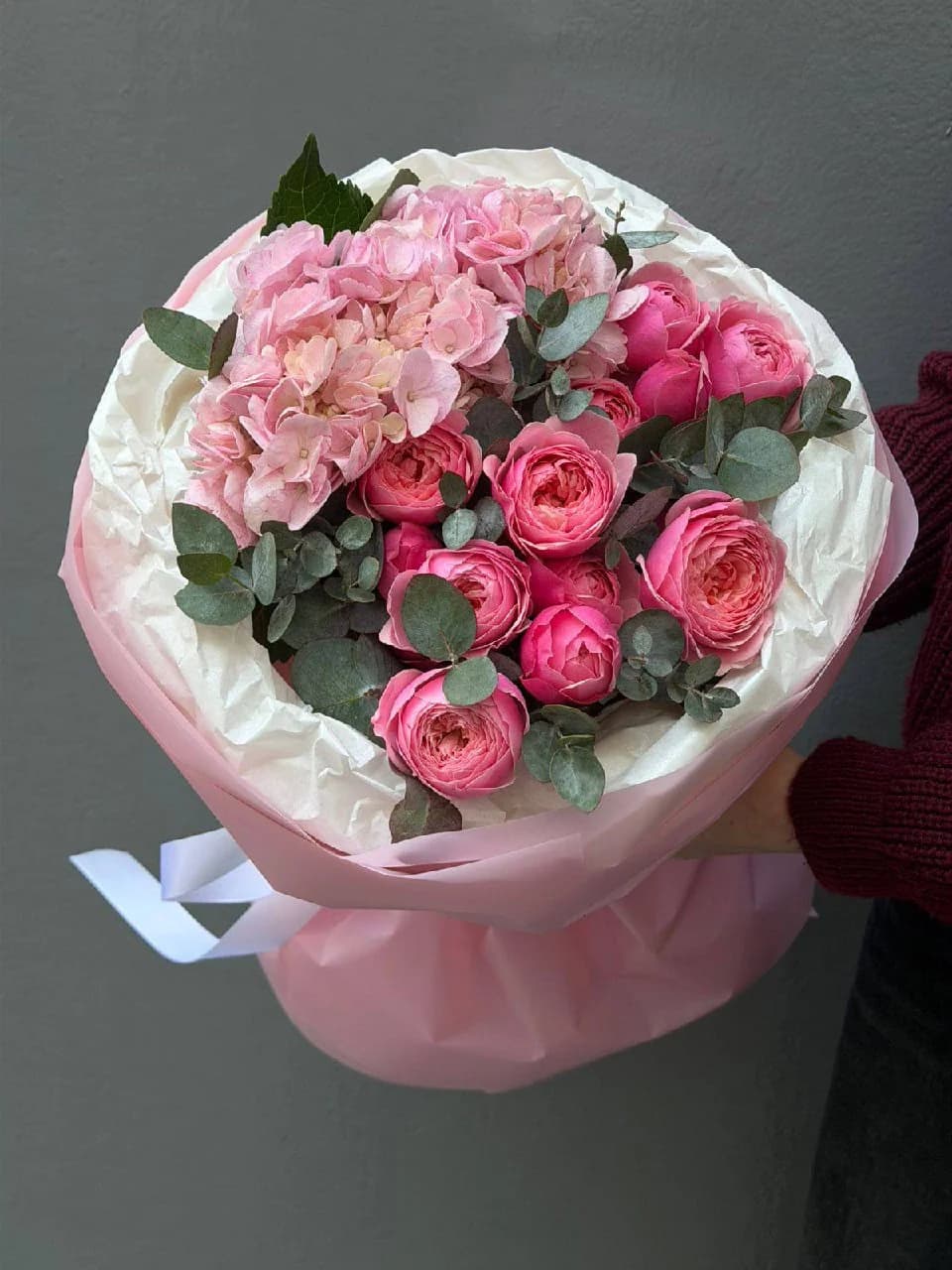 Букет из кустовых роз Pink Silva и Гортензия