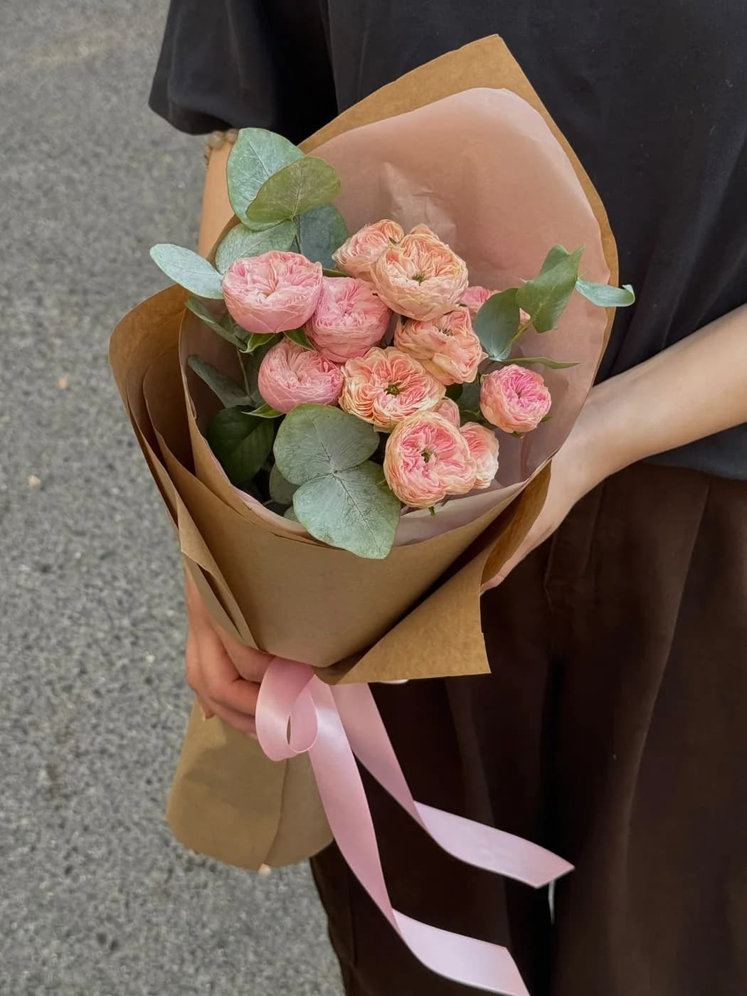 Royal Blush sprey qızılgüllərindən ibarət mono buket