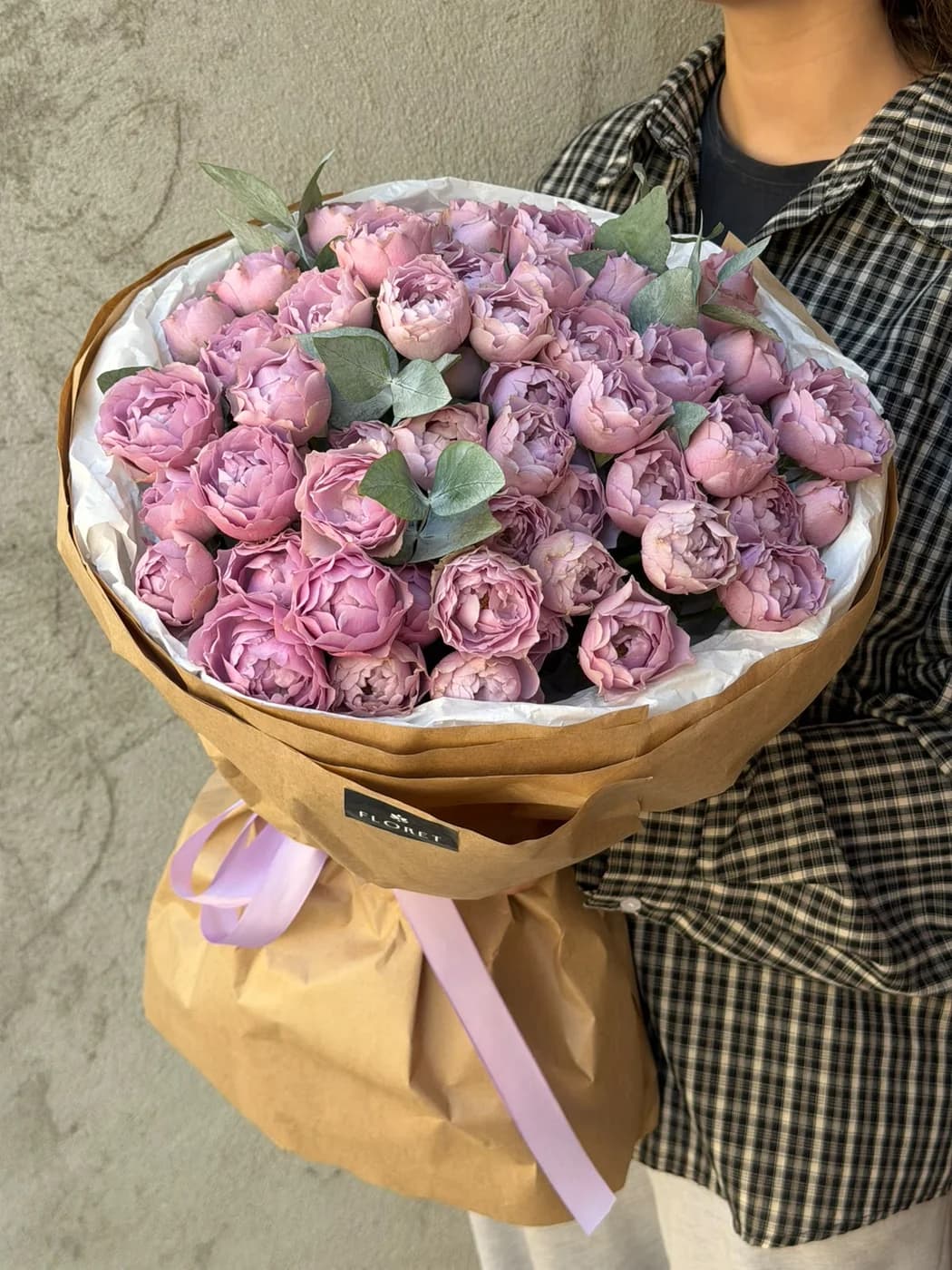 Моно букет из кустовых роз Lavender Bubbles