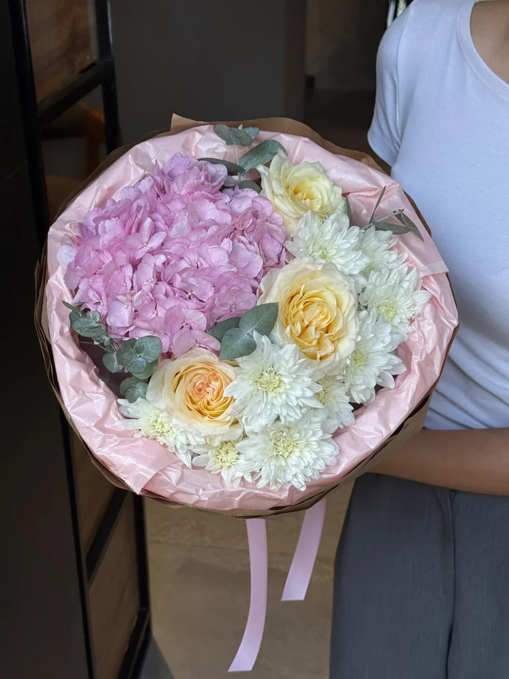 Микс-букет из Candle Light, Pink Jumbo Hydrangea и Lady White