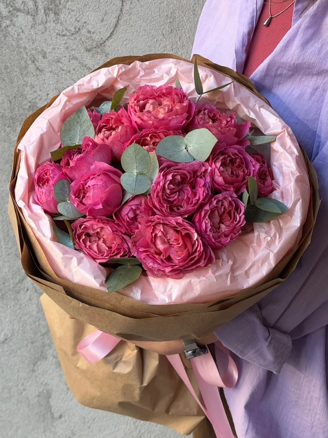Julietta Cerise sprey qızılgüllər ilə mono buket