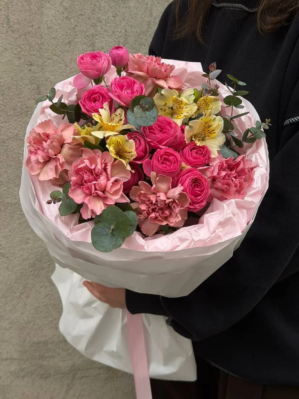 Микс букет из кустовых роз Giselle, Carnation и Альстромерии