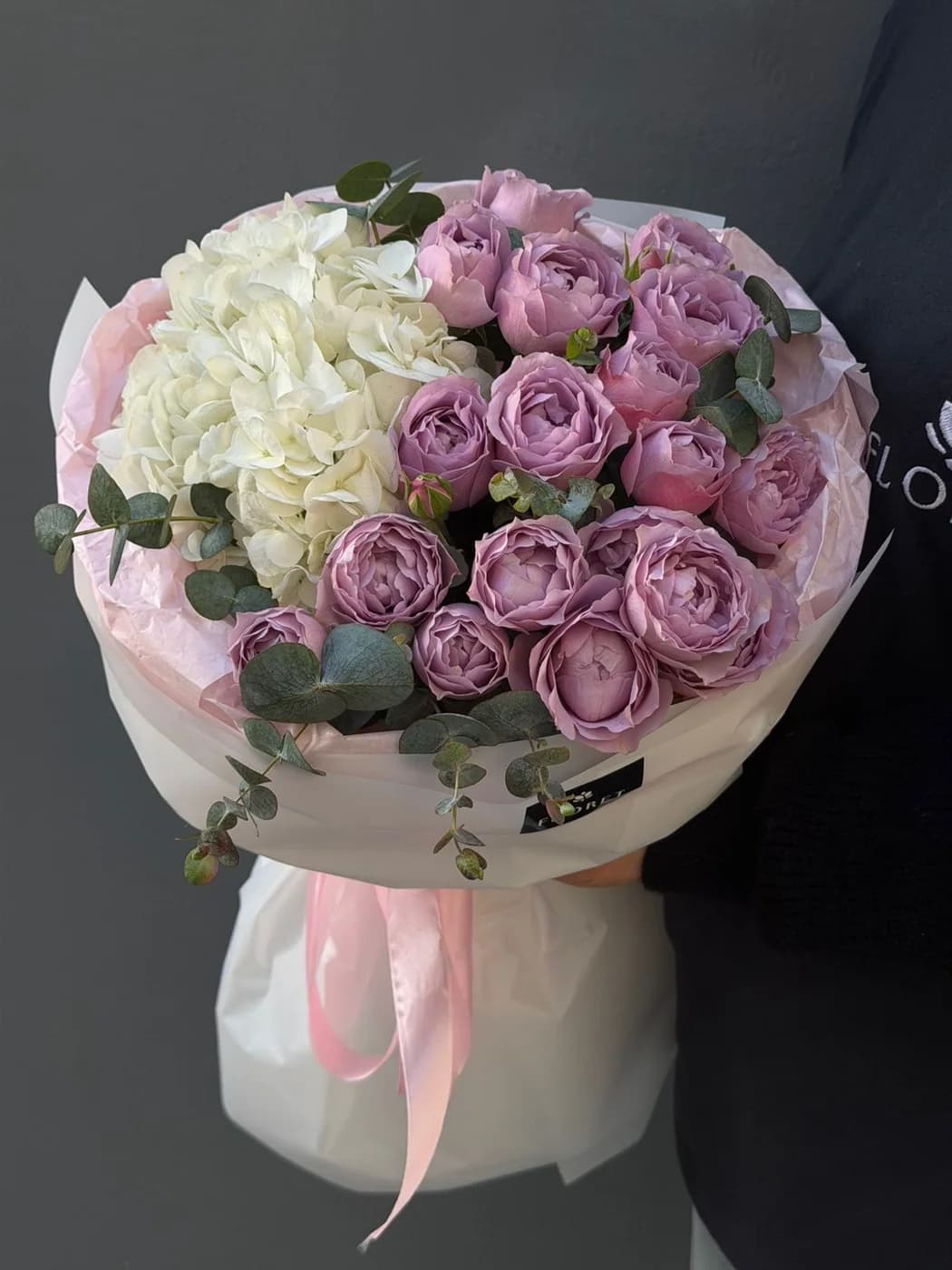 Букет из кустовых роз Lavender и Гортензии