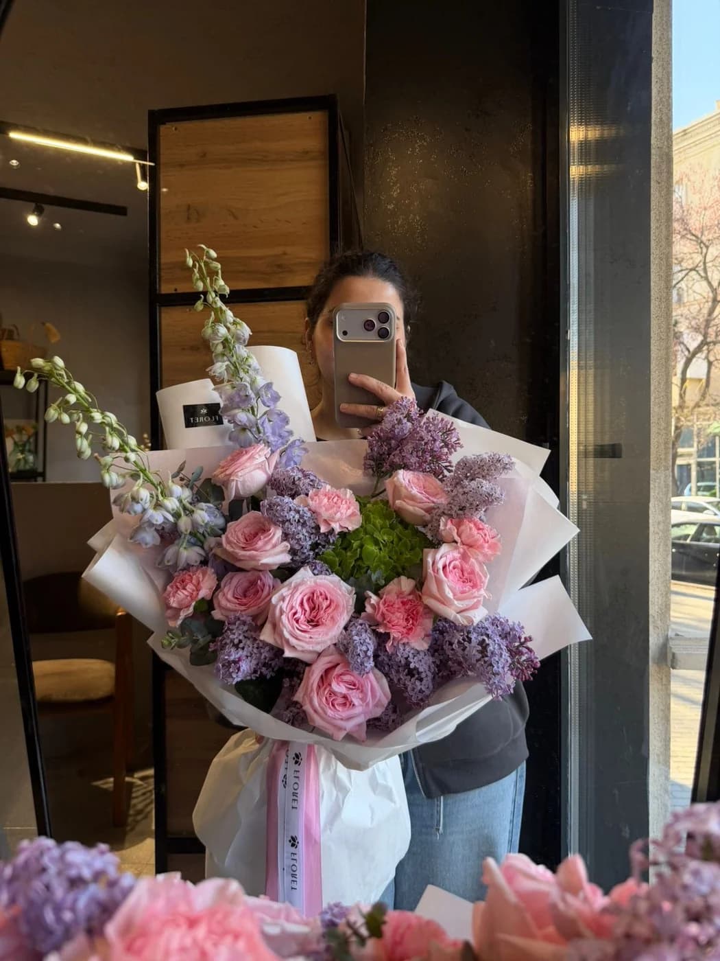 Микс букет из роз Pink O’Hara сирени гортензий и carnation